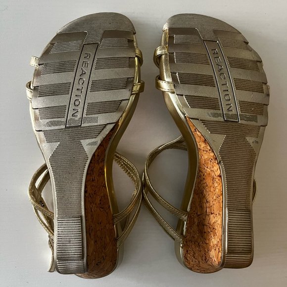 NWOT Kenneth Cole Gold Wedge Heels 8M - Picture 3 of 5